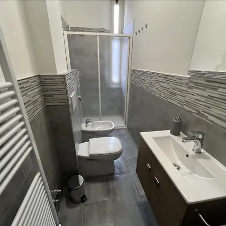 Storchi - Near Downtown アパート