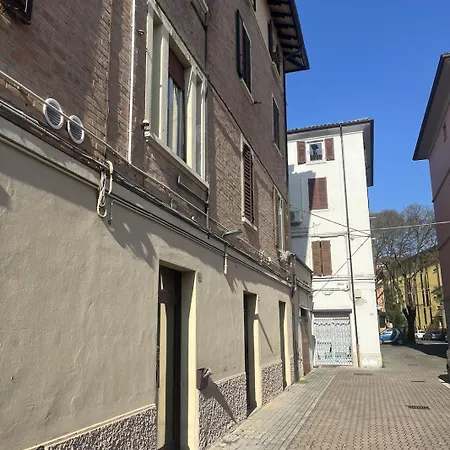 Storchi - Near Downtown Модена
