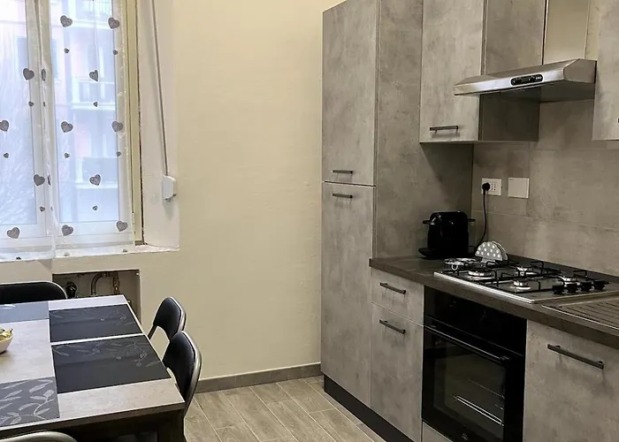 Storchi - Near Downtown Lägenhet